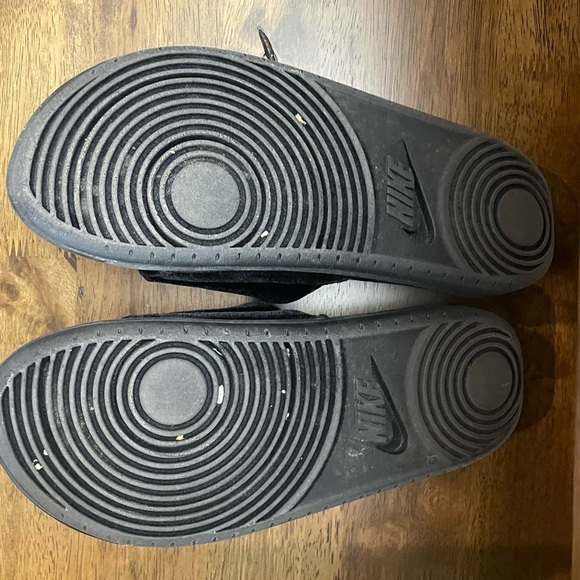 Nike Black Velvet Slide Sandals - Picture 6 of 6